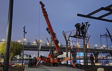 Строительство мостов с помощью мини-крана 